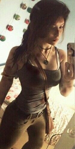 I Ve Seen This Picture Alot But I Ve Never Found The Cosplayer Anybody Know Who This Wonderful Lara Croft Cosplayer I