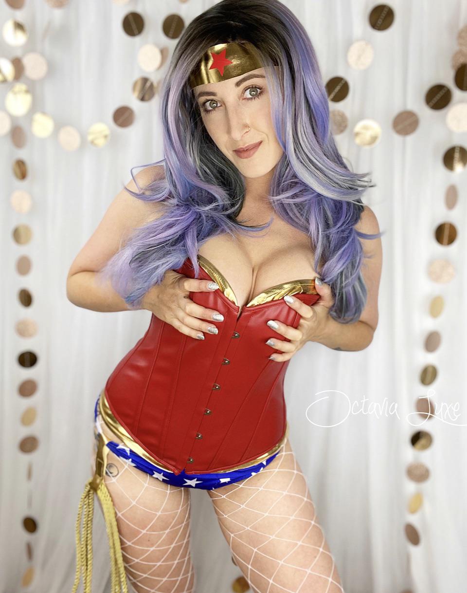 See Wonder Woman Get Naughty Link In Comment