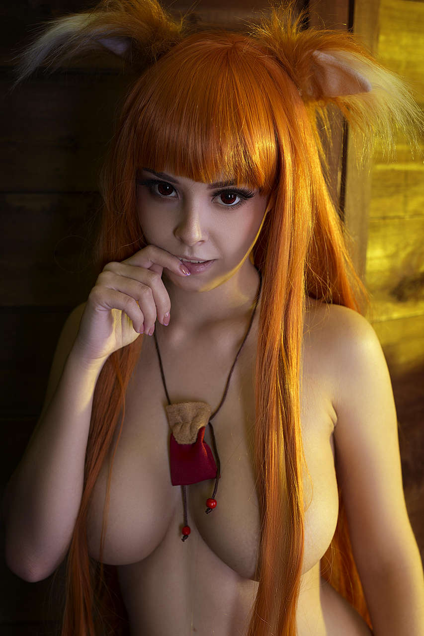 Uhq Holo Of Spice And Wolf By Helly Von Valentine Disharmonic