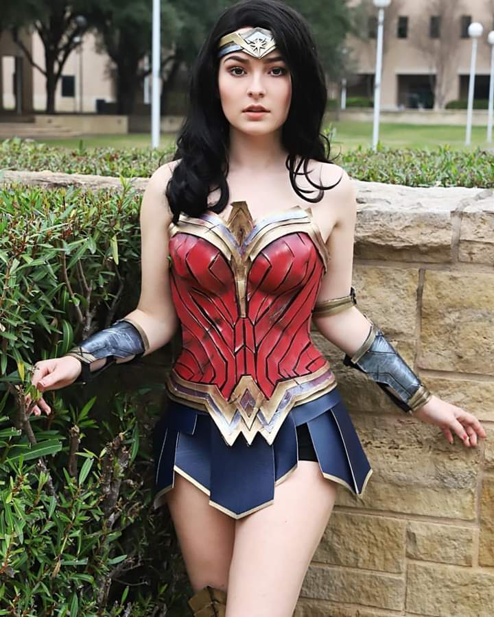 Wonder Woman Omgcosplay She Is So So Beautiful In The Outsid
