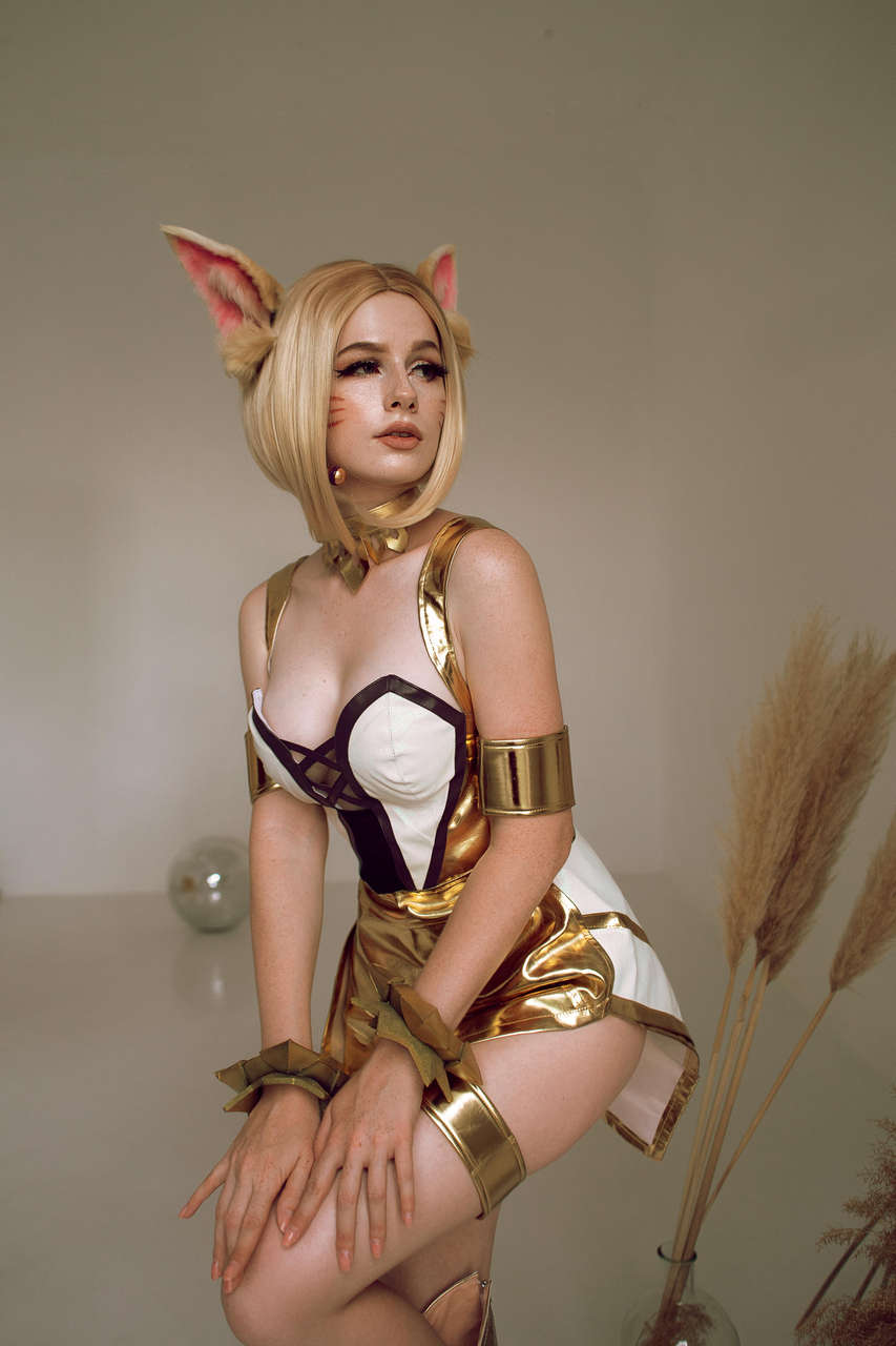 Ahri Cosplay By Likeassassi