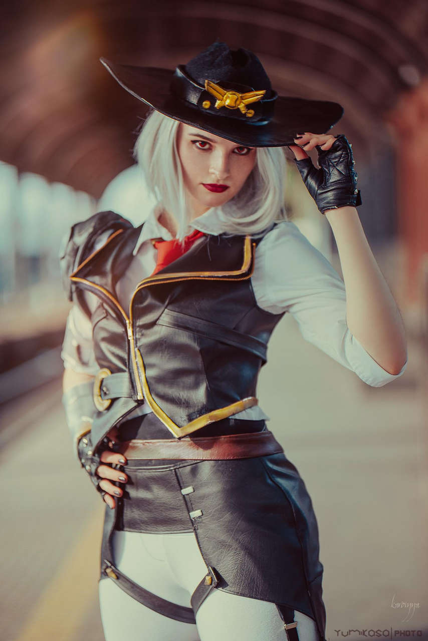 Ashe From Overwatch Cosplay By Karoinn