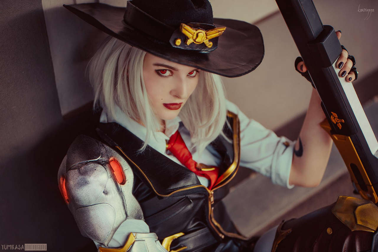 Ashe From Overwatch Cosplay By Karoinn