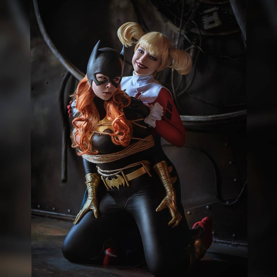 Batgirl And Harley Asami Gate Moonychk