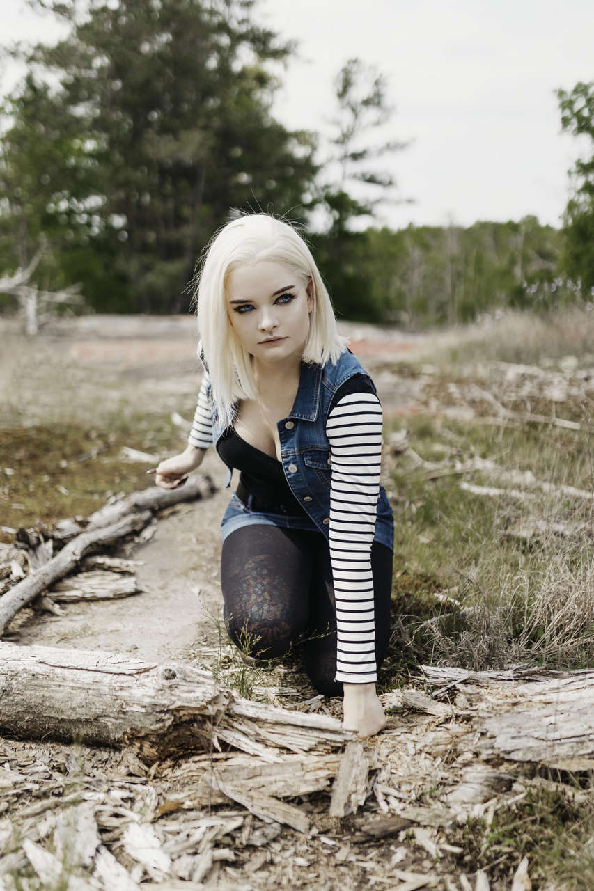 Bep Cosplays As Android 18 Momstressfu