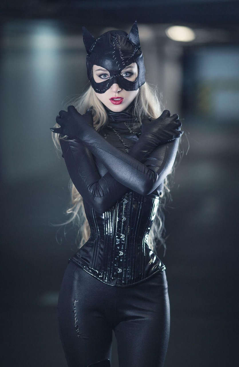 Catwoman Model Absentia Vei
