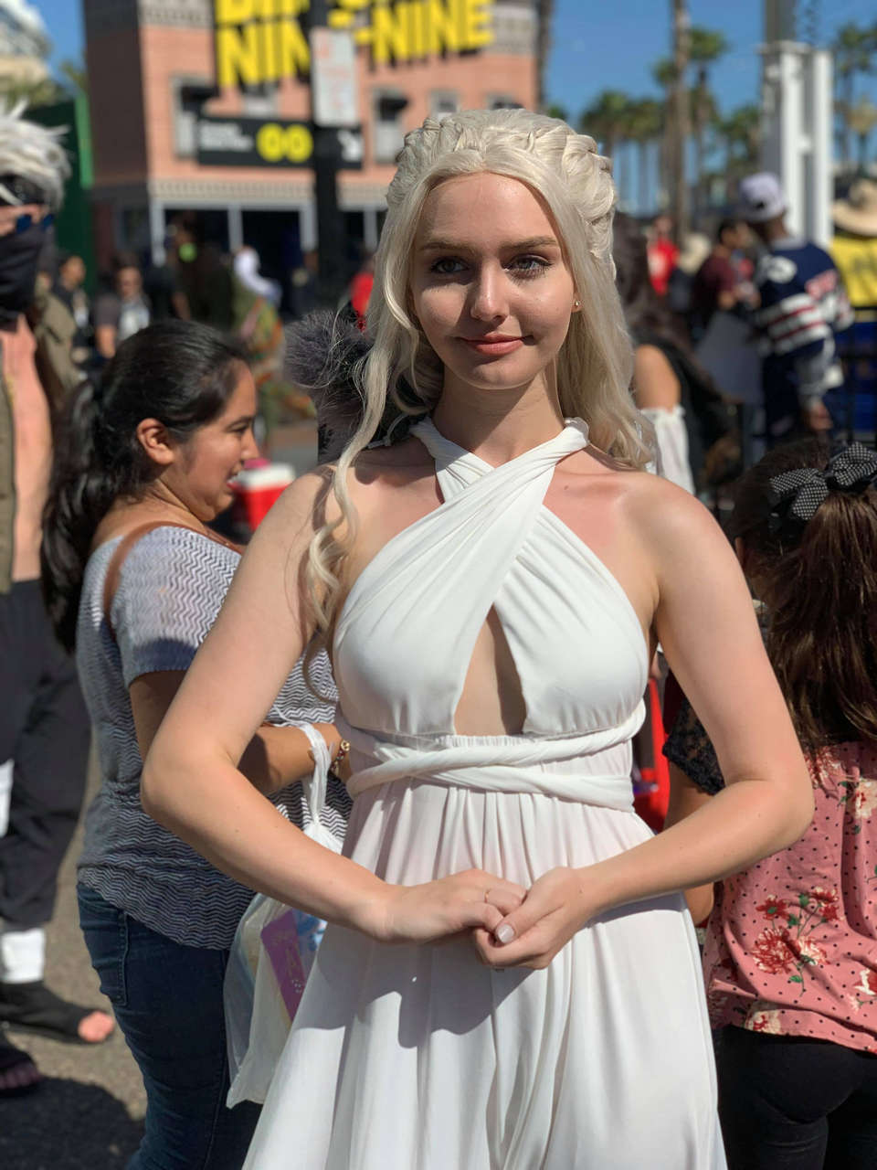Cosplayer Unknown Daenerys From Game Of Thrones Outside Of Sdcc 201