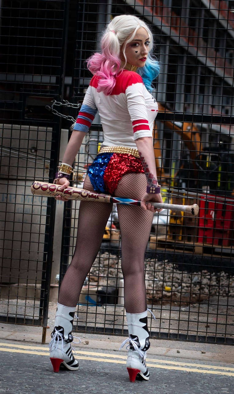 Cosplayer Xt7inkx As Harley Quin
