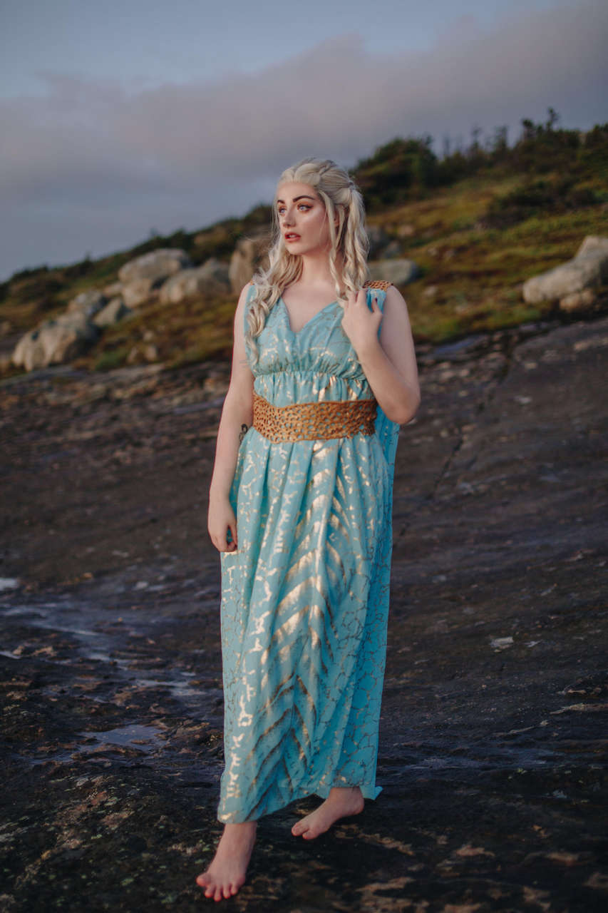 Daenerys Targaryen By Villanarei Cospla