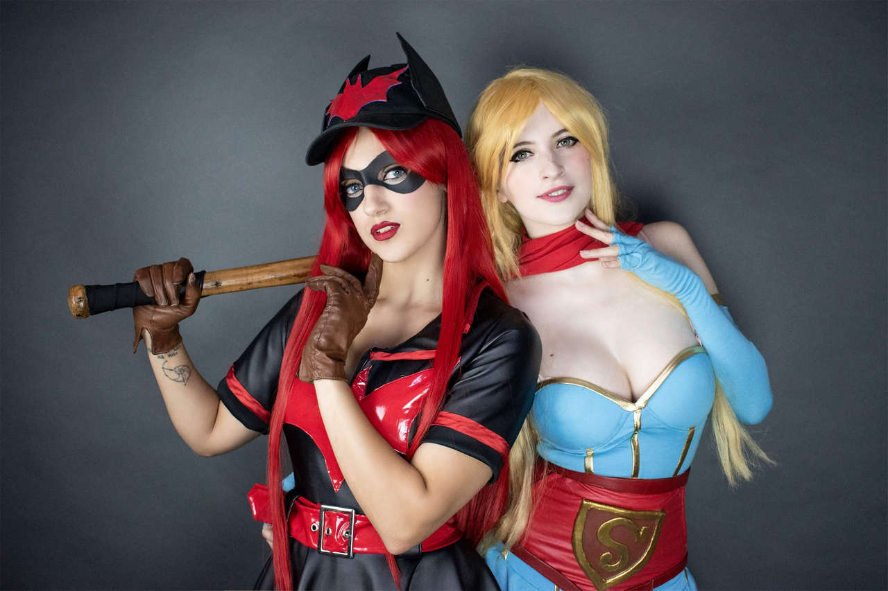Dc Bombshells Batwoman By Wandercosplay And Supergirl By Agosashfor