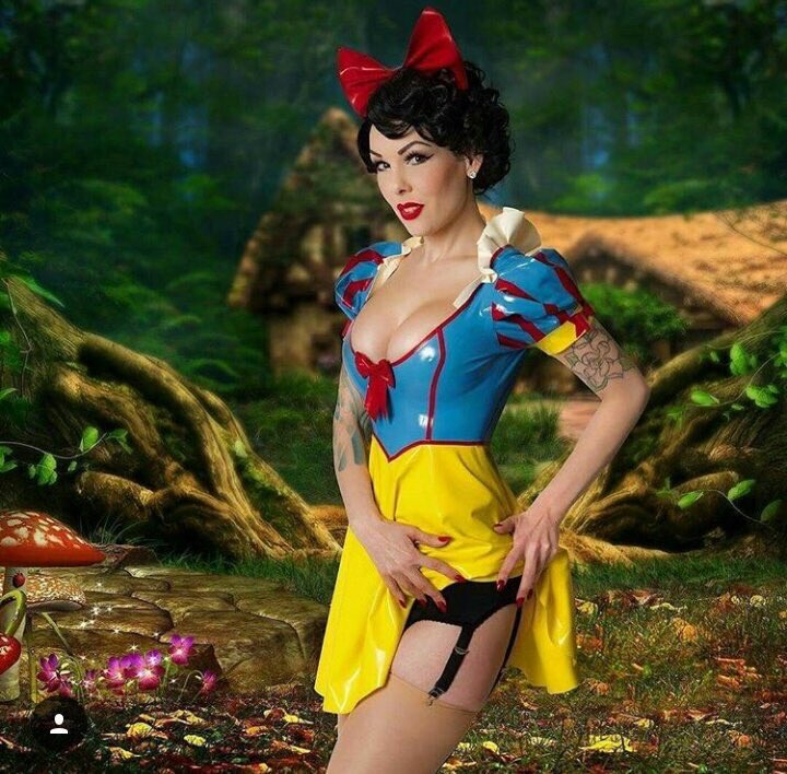 Disney Princess Snow White Cosplay By Evilyn 1