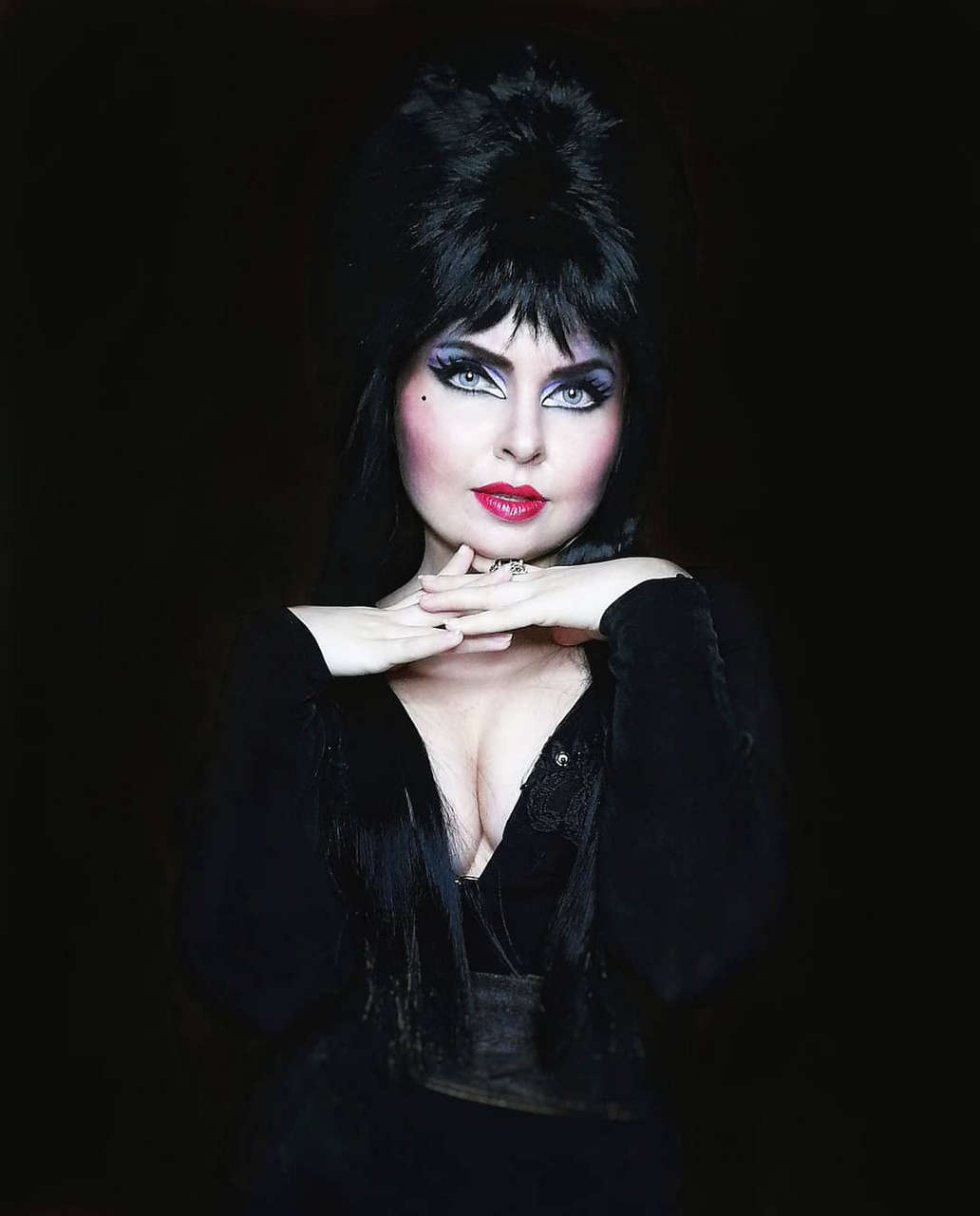 Elvira Cosplay By Julia Hellbinde