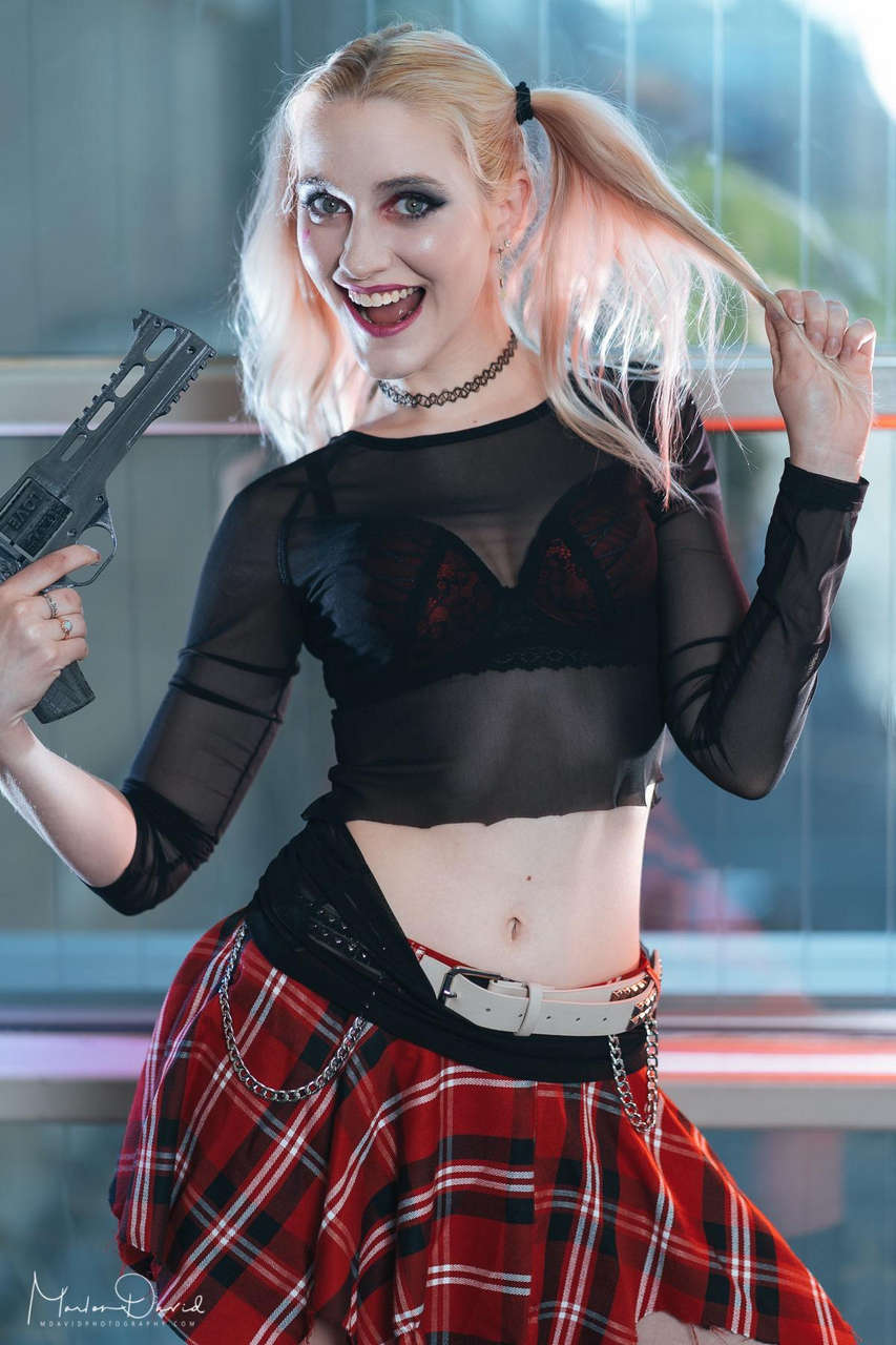 Harley Quinn By Jeannietow