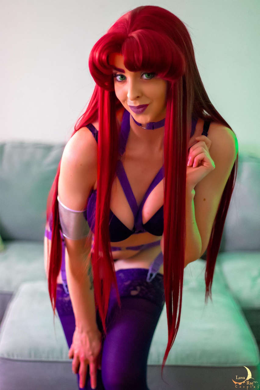I Have A Treat For You Robin Boudoir Starfire Cosplay By The Lovely Lunaraecospla