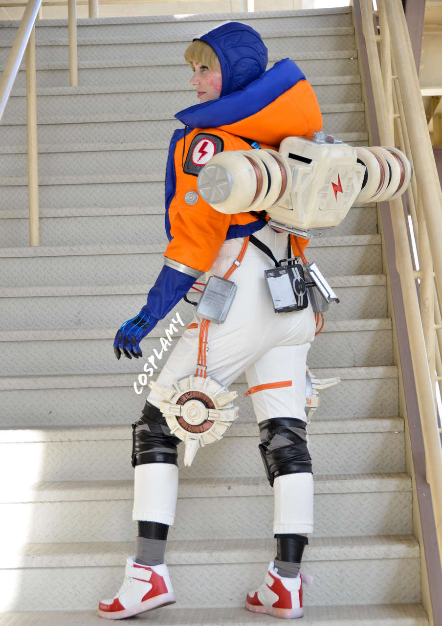 Insanely Detailed Apex Legends Wattson Cosplay By Cosplam