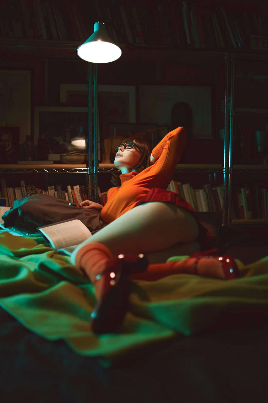 Jenna Lynn Meowri As Velma Scooby Do