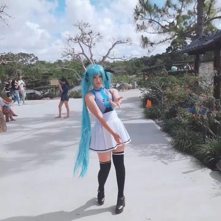 Lazy Miku Cosplay By Cosplayre