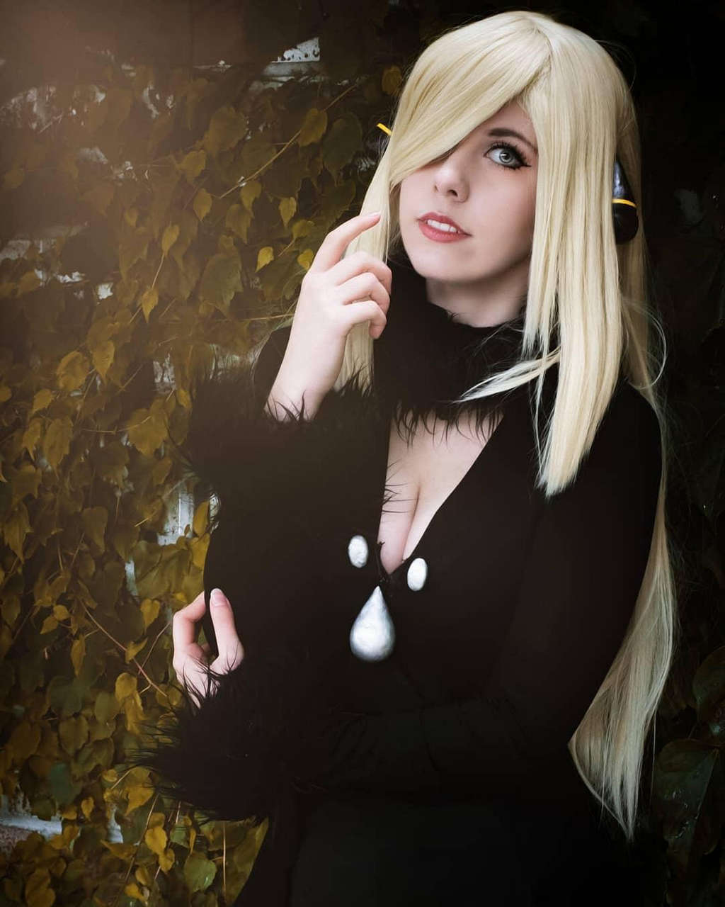 Linicchii Cosplay As Cynthia From Pokemon Diamond Andamp Pear