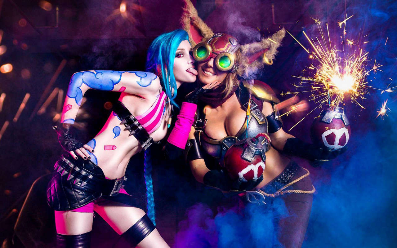 Liz Brickley And Jessica Nigri As Jinx And Ziggs From League Of Legend