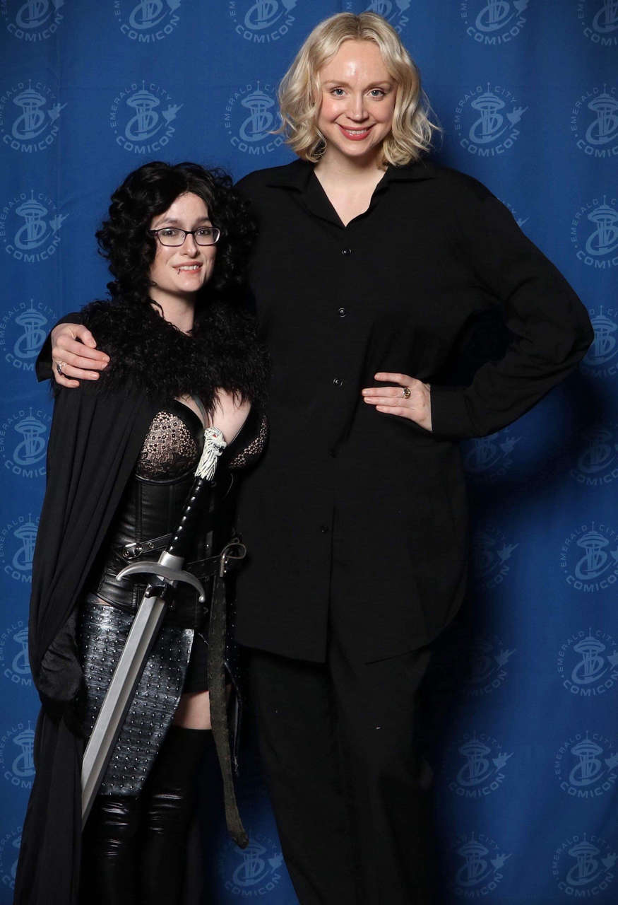 Met Brienne Of Tarth In My Jon Snow Cosplay She Is Very Tall And Very Nic