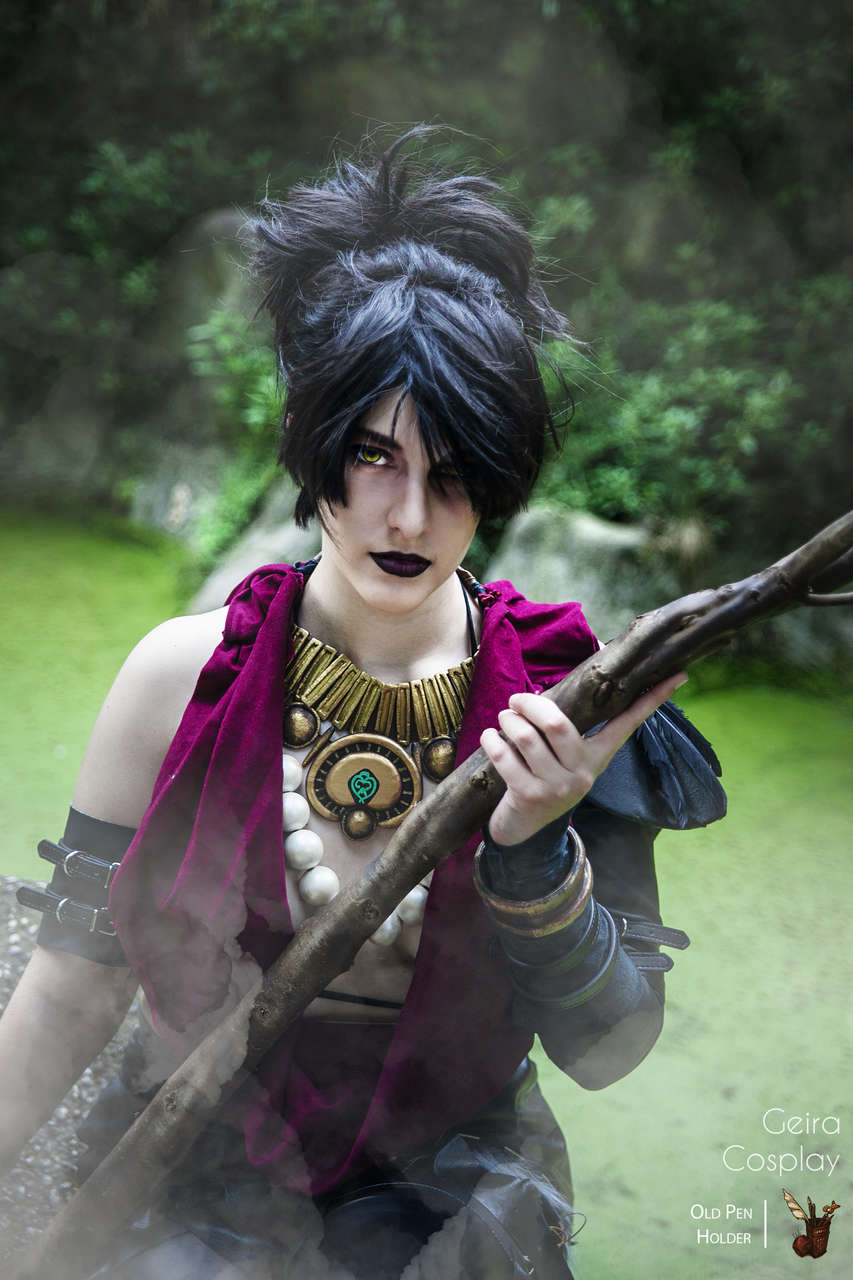 Morrigan From Dragon Age Cosplay By Geira Cosplay Ph Old Pen Holde