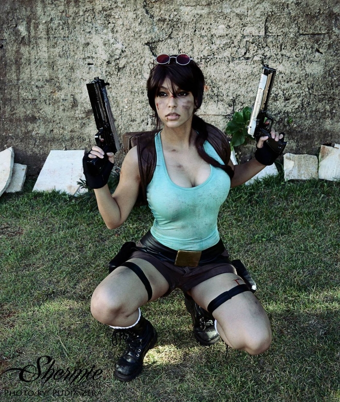 Overseas 40 Are Attracted To Shermie Tomb Raider Lara Craft Chest Sexy Images