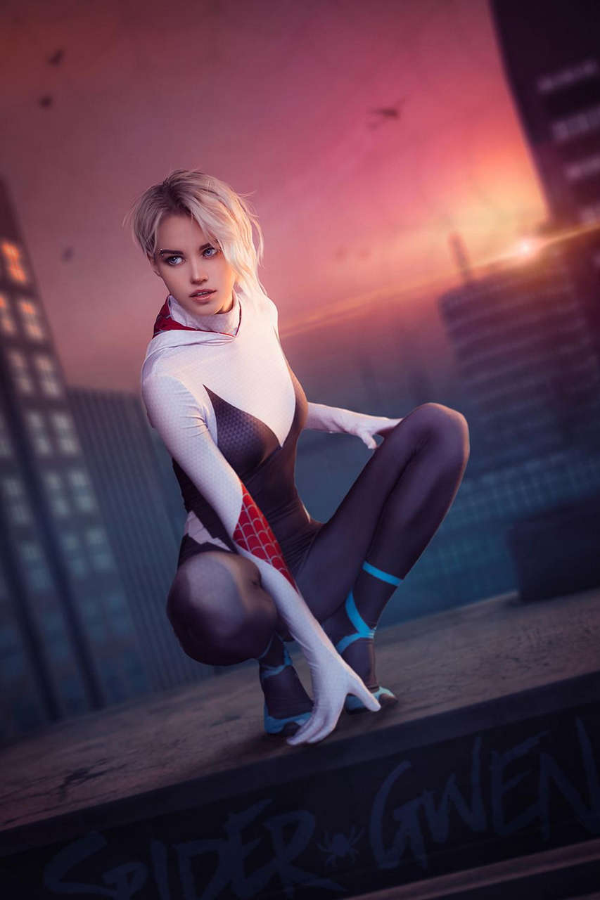 Photographer Gwen Stacy Cosplay By Shorogan