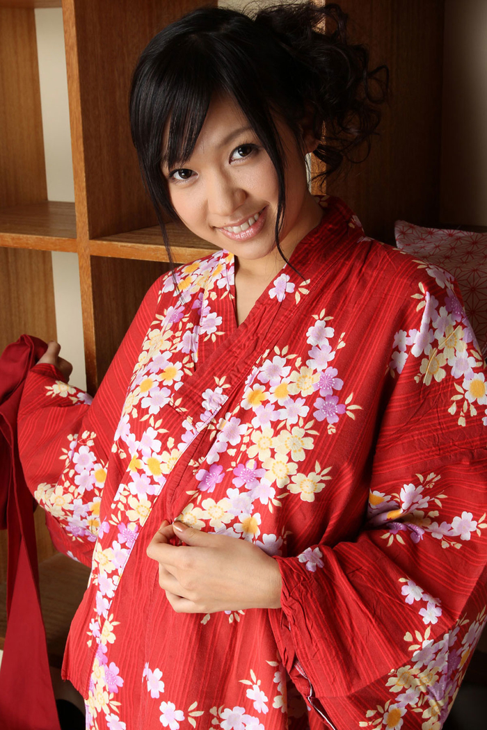 Pictures Of Sexy Av Idol Nana Ogura And Sleek Kimono Kimono Yukata