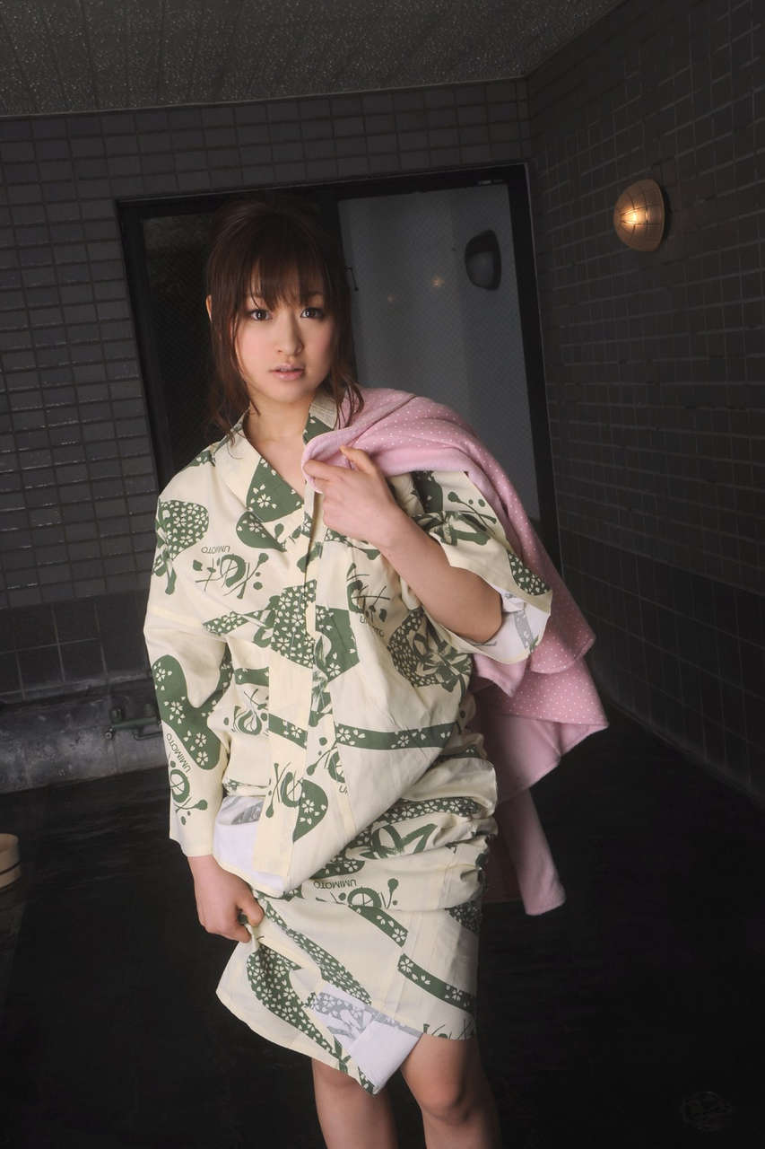 Pornstar Suo Yukiko Chans From Kimono Dews Alligators Become Skin Sexy Images