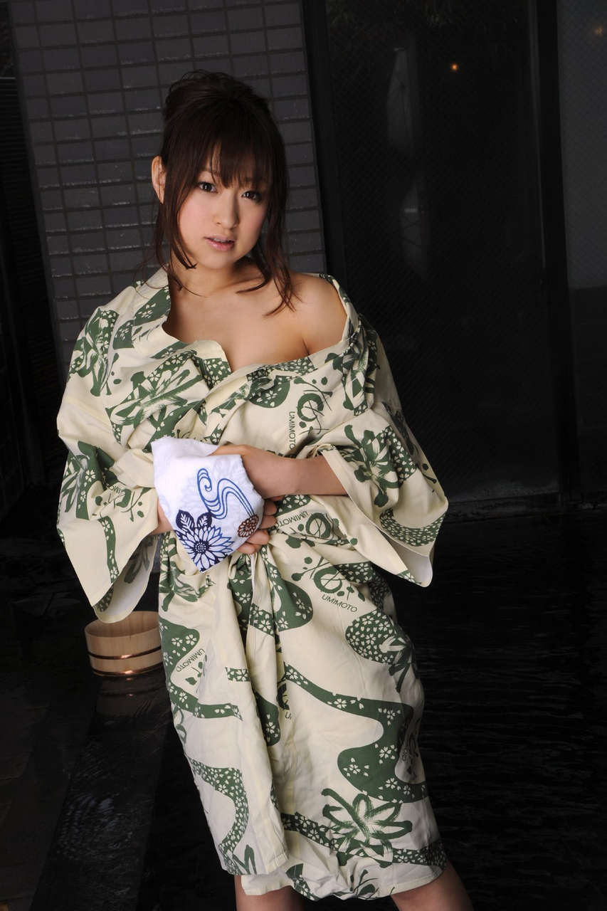 Pornstar Suo Yukiko Chans From Kimono Dews Alligators Become Skin Sexy Images