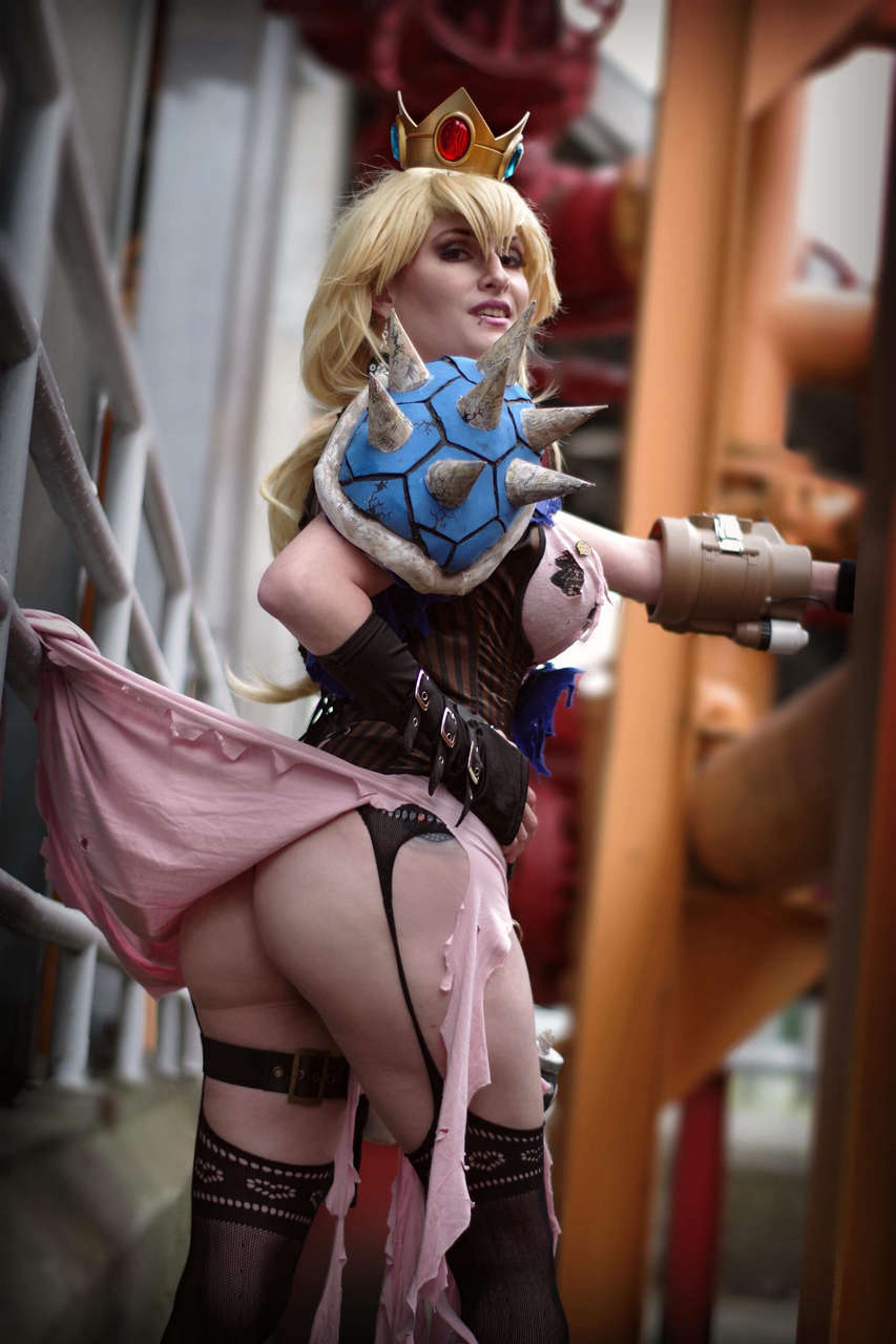 Princess Peach Cosplay And Fallout Mashup By Captive Cospla