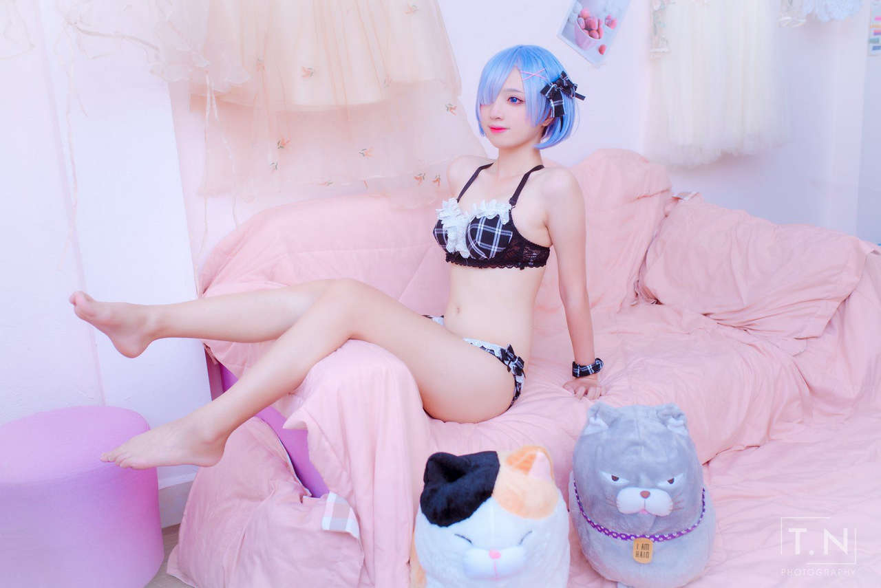 Rem Cosplay By Thuy H Nh Tr 