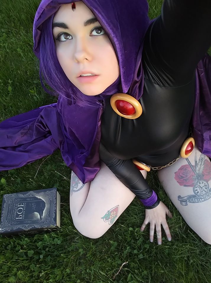 Self Raven From Teen Titans Cospla