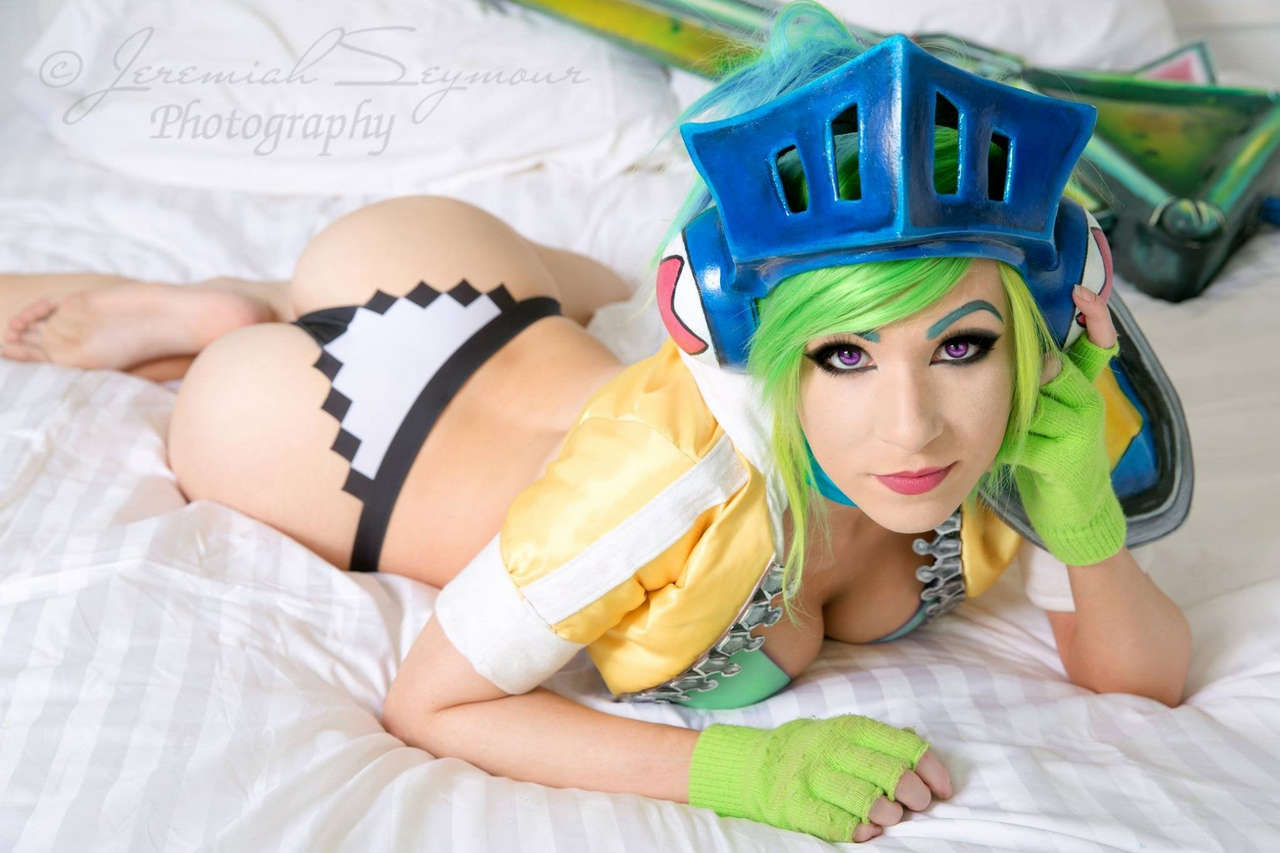 Sexy Arcade Riven Cosplay By Danielle Beaulie