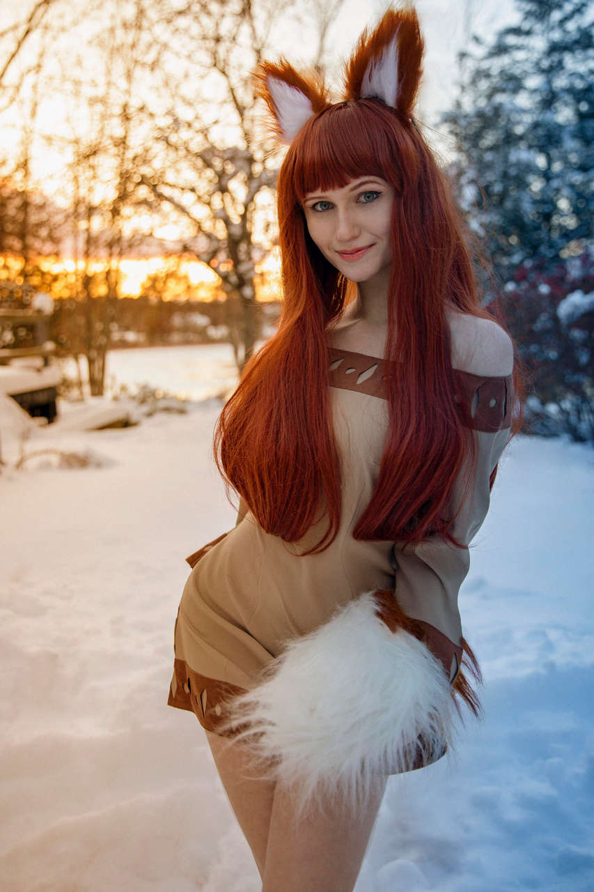 Spice And Wolf Holo By Claire Sea Cospla