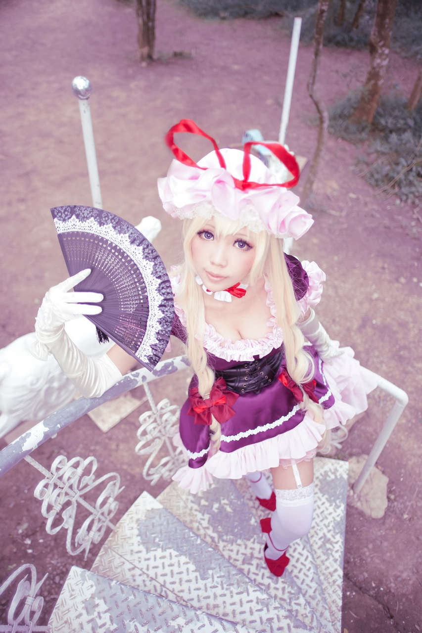 Touhou Project Skinny Legs And Taiwan Cosplayers Elys Naughty Yukari Costume Images