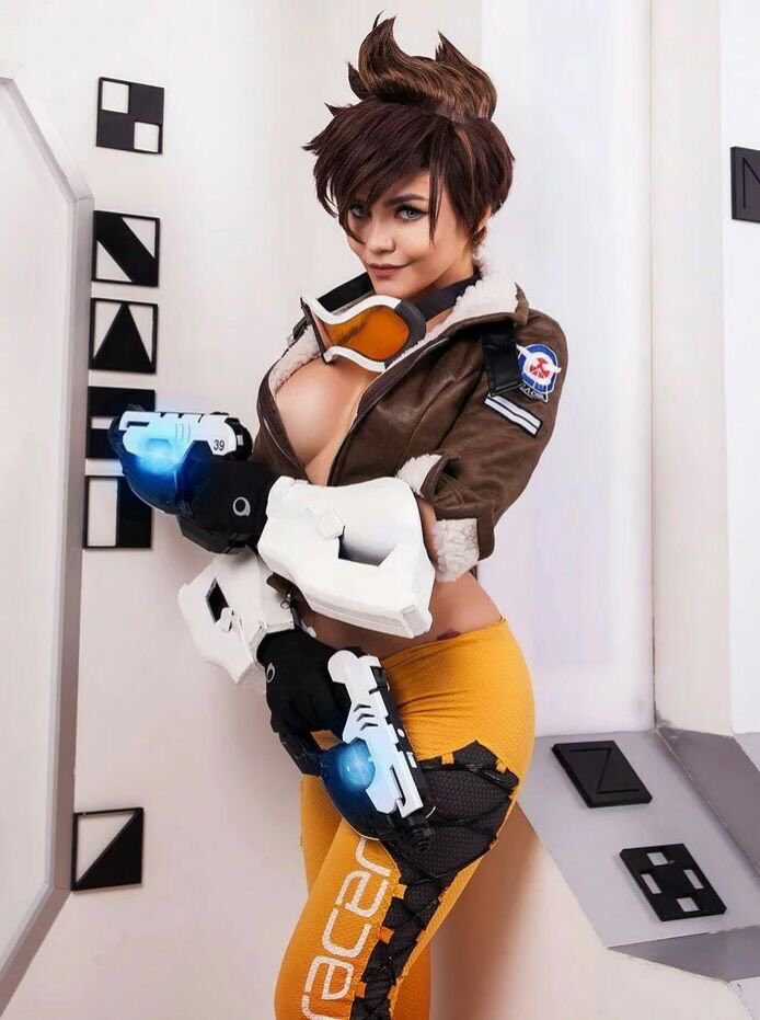 Tracer From Overwatch Cosplay By Kalinkafo