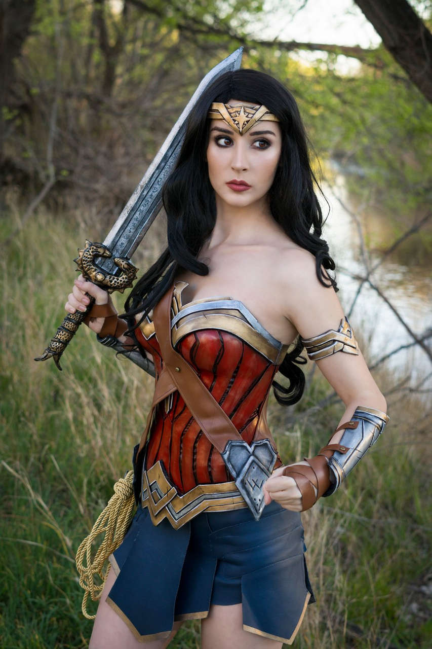 Wonder Woman By Illisia Cospla