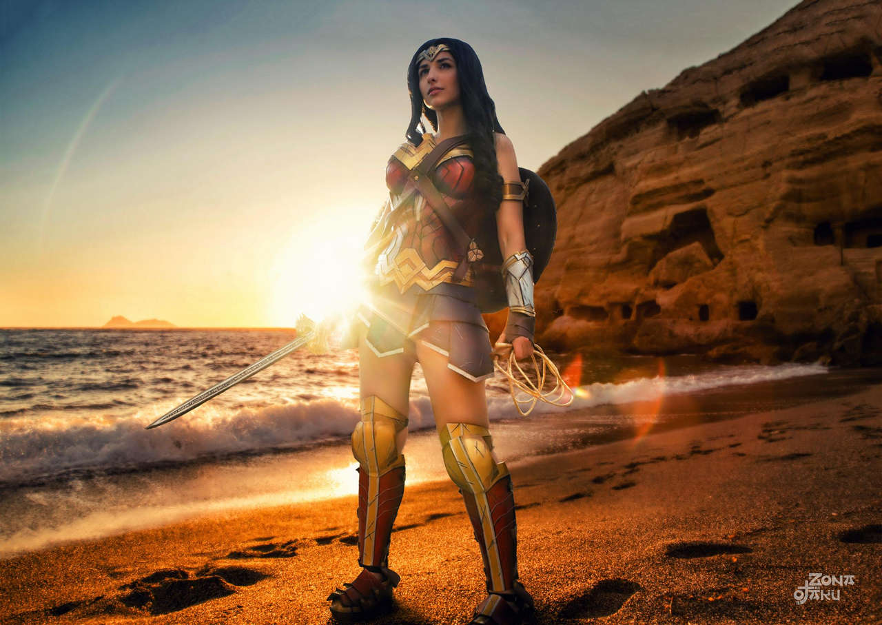 Wonder Woman From Dc Comics Cosplayer Andivi Photo Edit M