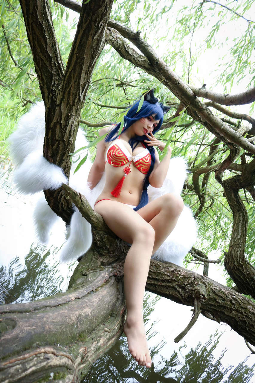 Would You Submit To Ahri By Gunarett