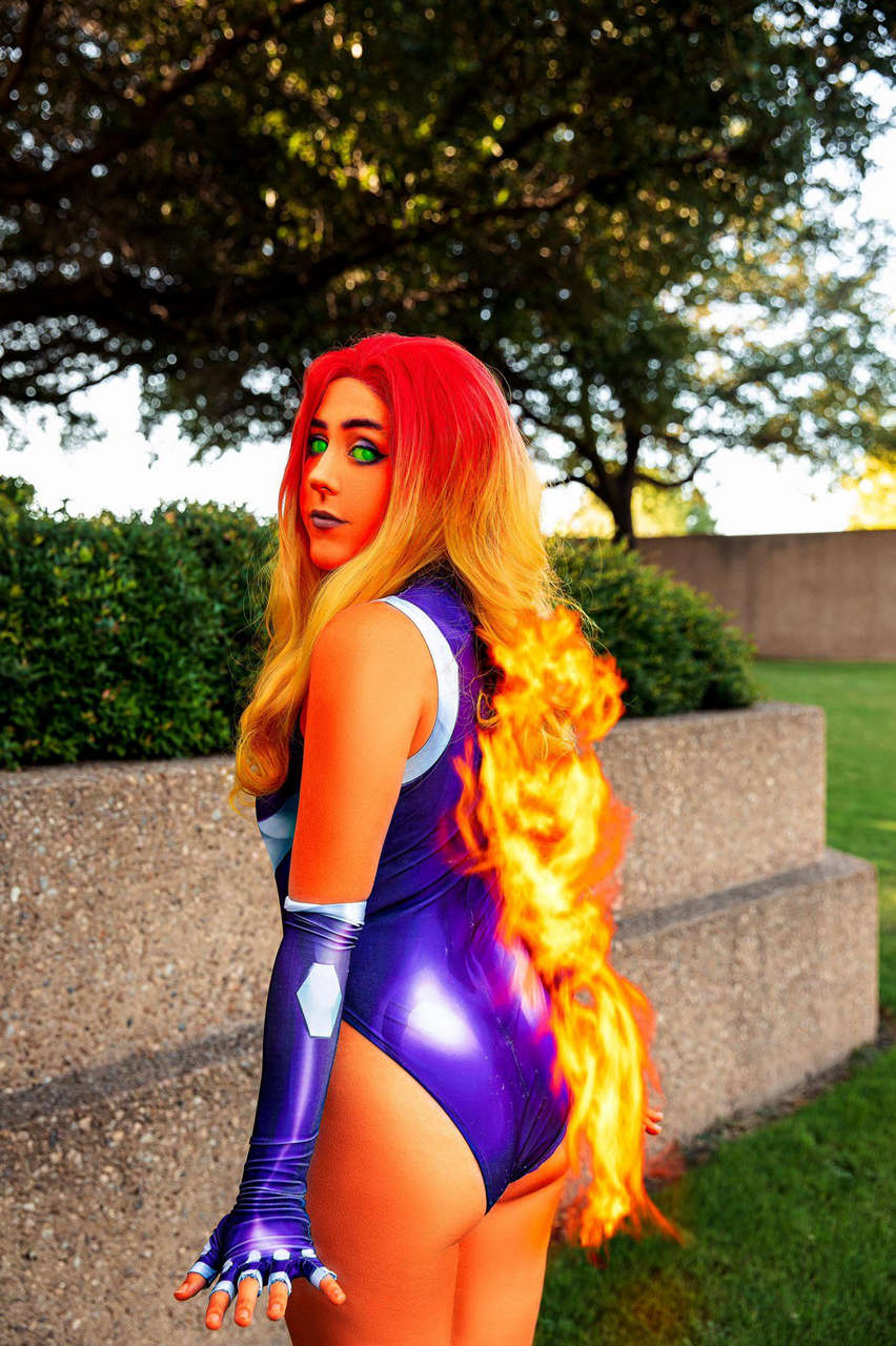 You Wanna Take A Photo Of Me Youre So Sweet Starfire Cosplay By The Lovely Wowmalpa