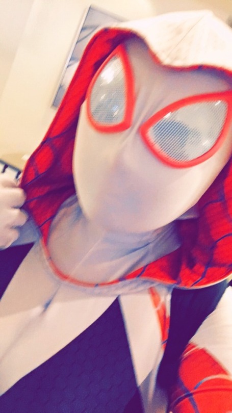 Also During The Con I Cosplayed As Spidergwen For