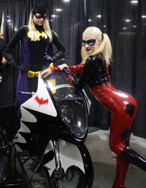 Batgirl And Harley Quin