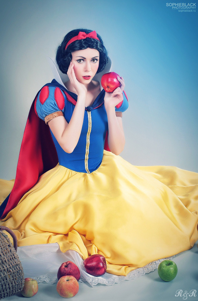 Cosplayfanatics Snow White Cosplay