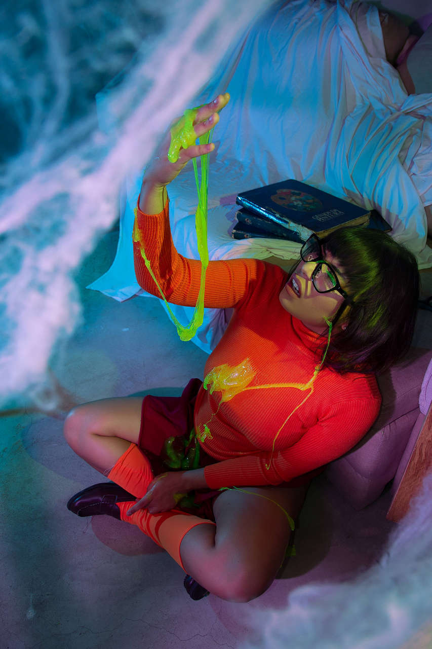 Jinkies Whats This Clue Velma Cosplay By 0