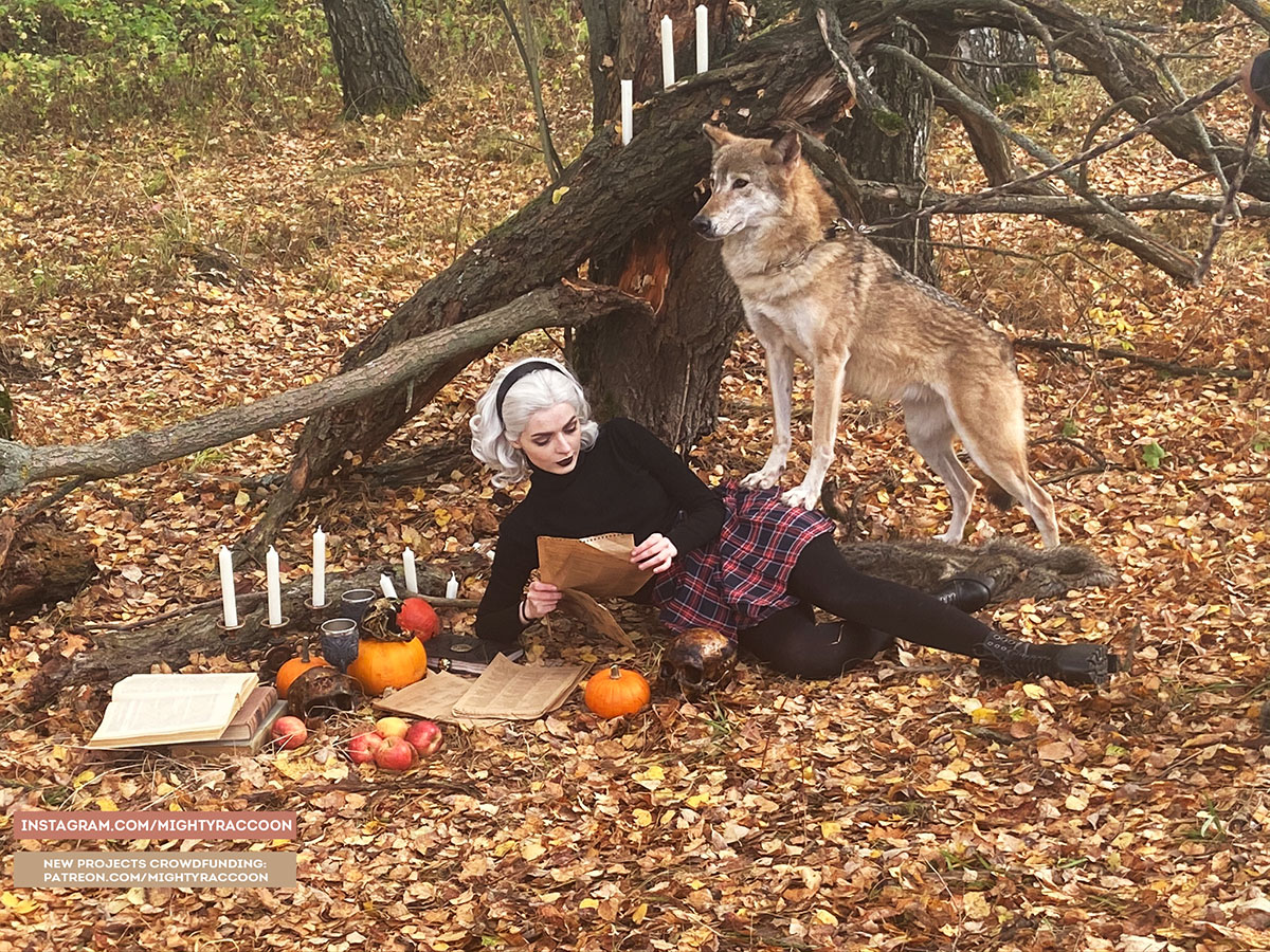 Mightyraccoon As Sabrina With A Wolf Backstage Pic 0