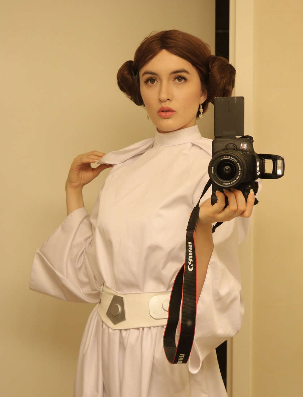 Rebloghogs Take Some Princess Leia Selfies From