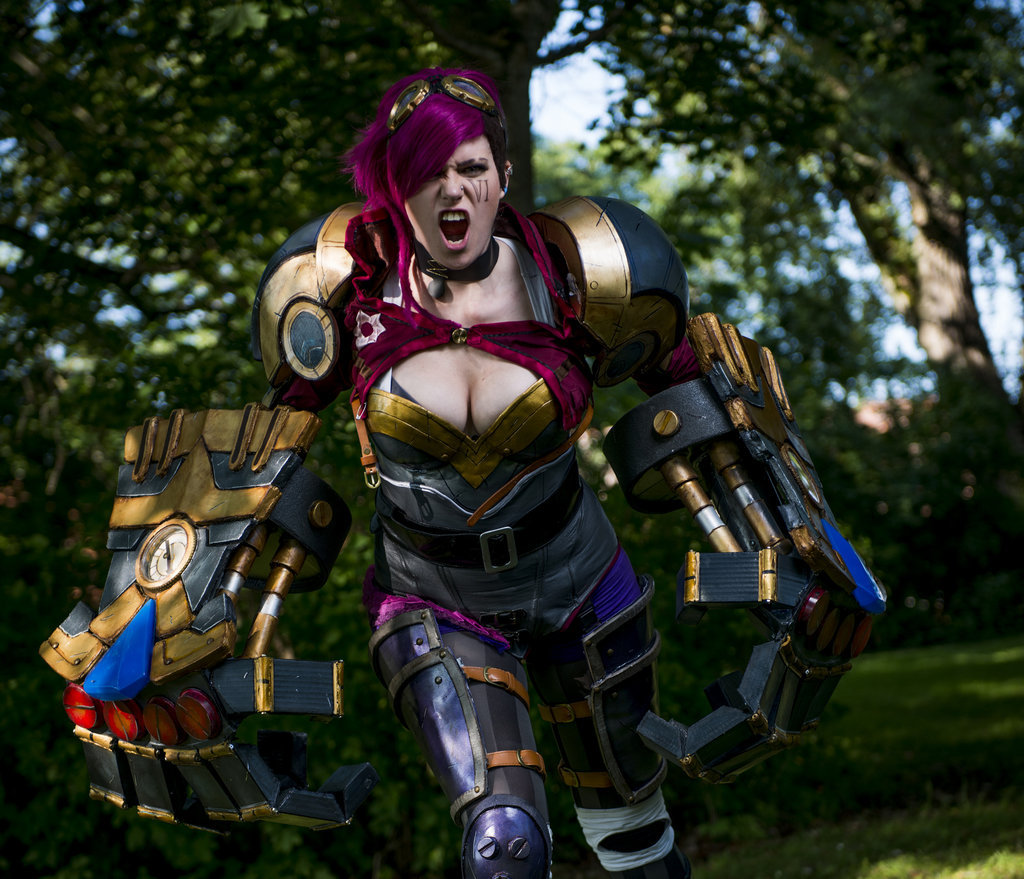 Sakafai Wow Vi Cosplay From League Of Legends