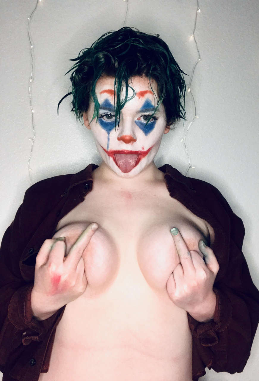 The Joker From Dc Universe Cosplayer Besani