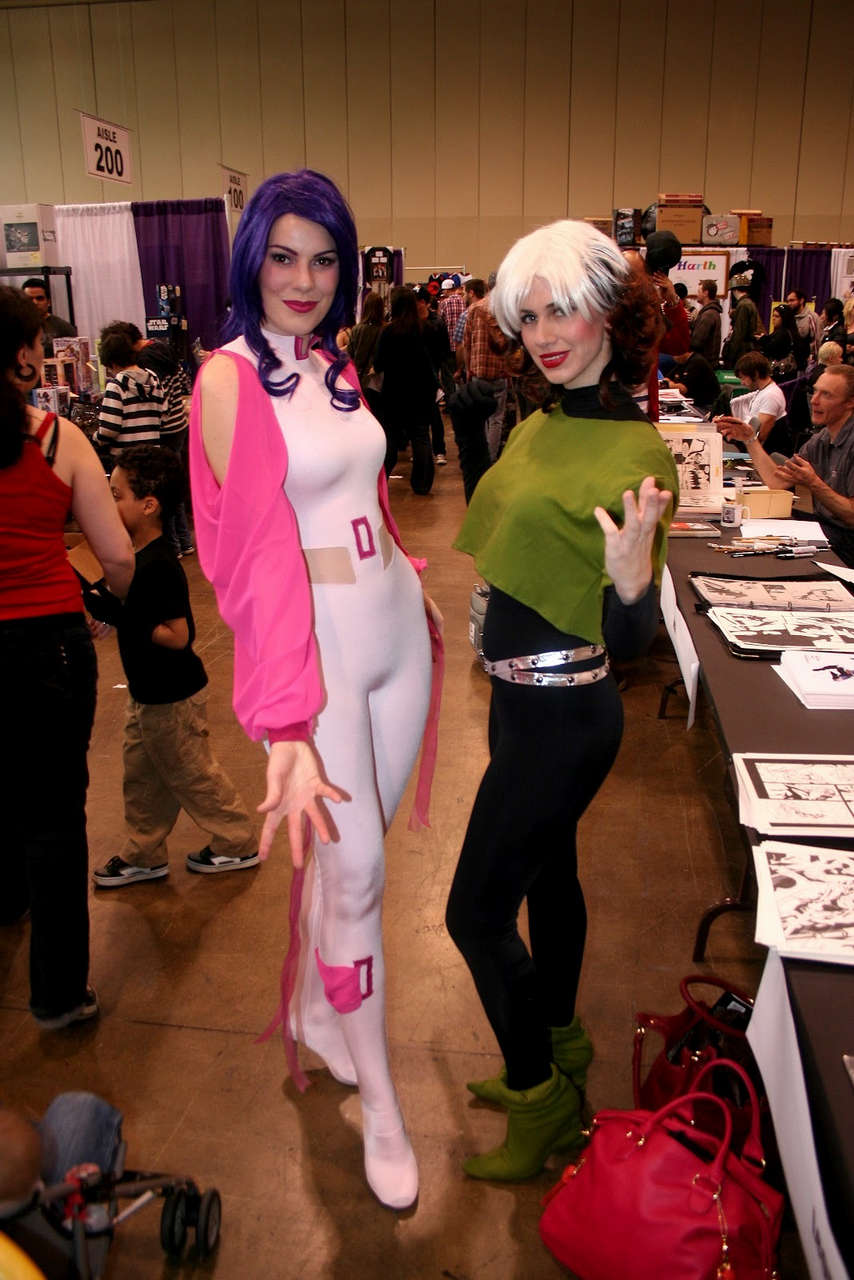 This Old School Psylocke And Rogue Cosplay Fill